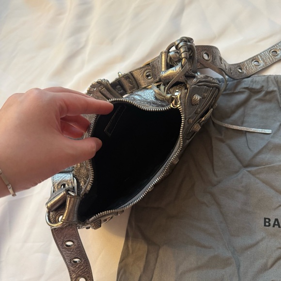 BALENCIAGA WOMEN'S LE CAGOLE SHOULDER BAG XS IN SILVER - AUTHENTIC - Picture 10 of 14
